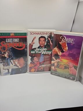 VHS Vintage Movies  Babe. Jingle All The Way And Scrooge